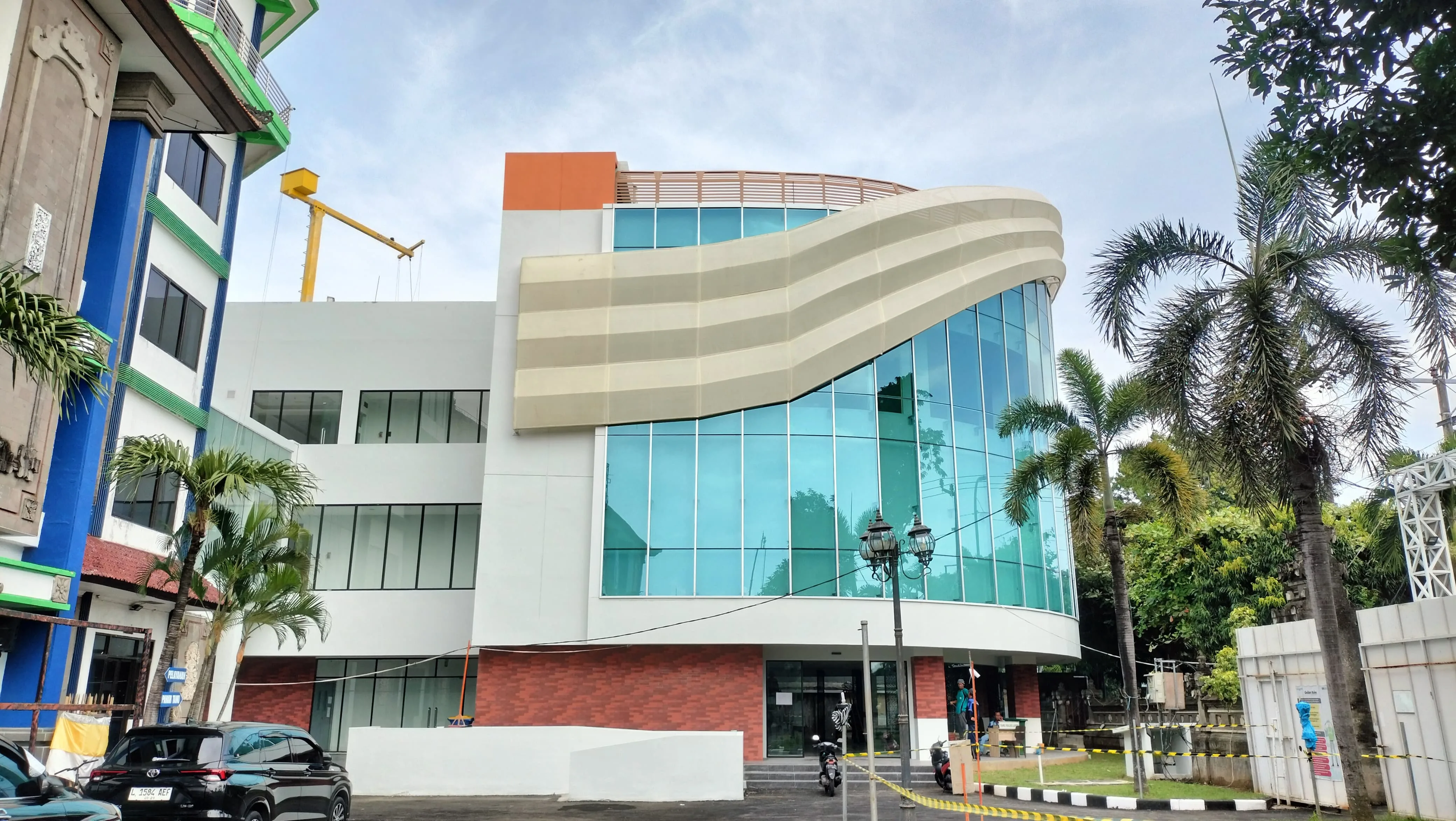 Hasil akhir Pengecatan Baru Gedung InaTEWS BMKG Tuban, Bali oleh TukangCatBali.com